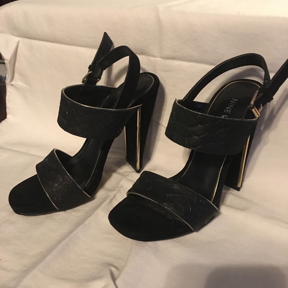 Nine West Textured Black Heels w/ Gold Trim Sz 5